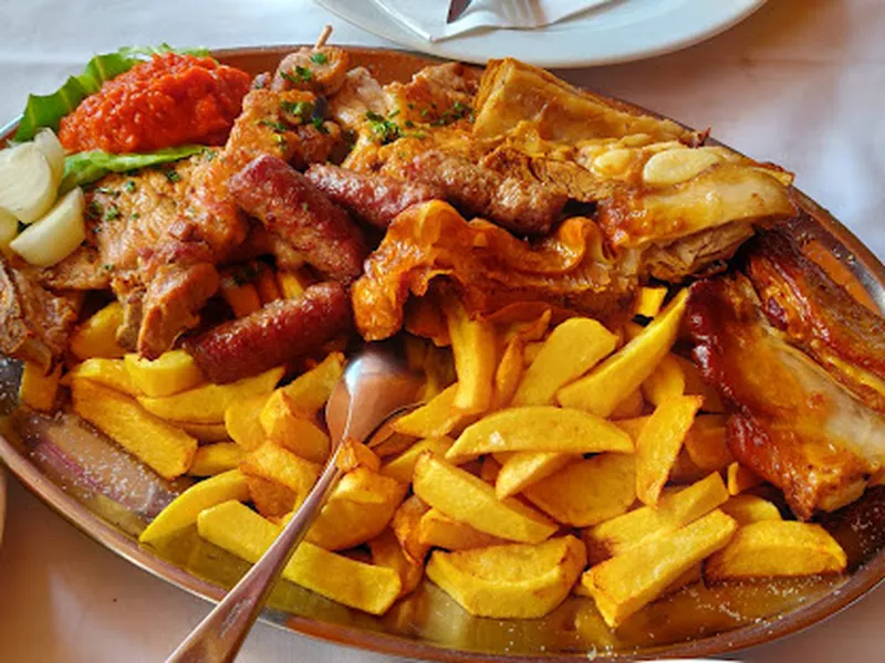 Miješano meso s pomfritom