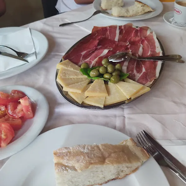 Pršut i domaći sir