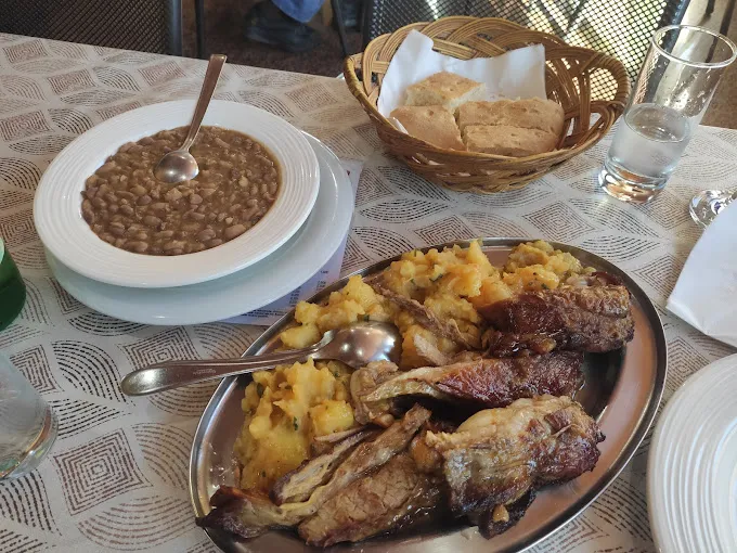 Teletina s grahom — domaći specijalitet